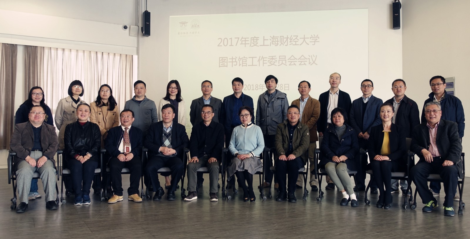 图工委委员合影留念.jpg